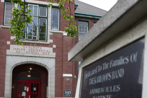 Canada: resti di 215 bambini trovati nel cortile del collegio.