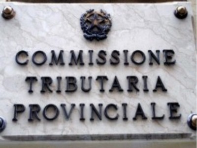 Truffa delle fatture. La Commissione Tributaria Provinciale di Lecce per la prima volta a livello nazionale annulla avviso di accertamento per false fatture disconosciute dal titolare di azienda perché emesse ed utilizzate da ignoti criminali per detrarre