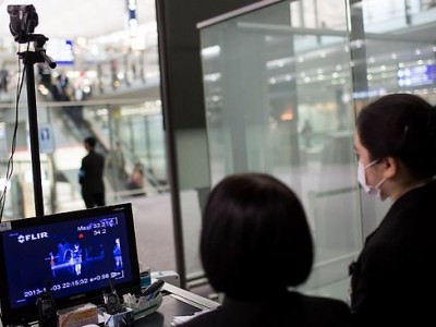 controlli temperatura corporea aeroporto Hong Kong