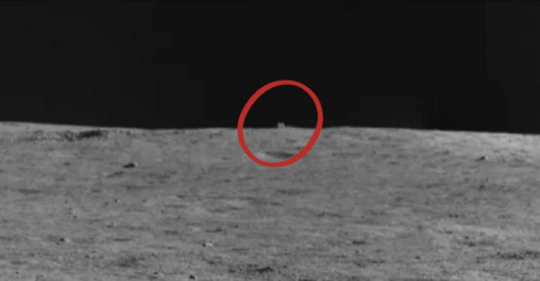 Il rover cinese Yutu 2 ha avvistato uno strano oggetto a forma di cubo sulla luna