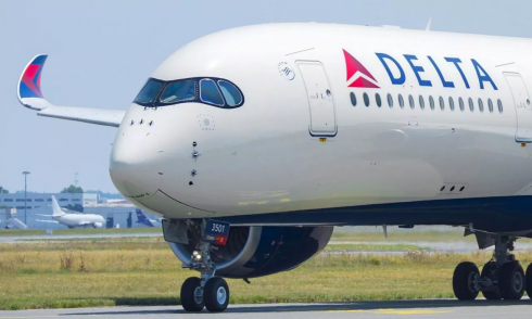 Delta Air Lines ha offerto ai passeggeri 10.000 dollari per scendere da un volo affollato