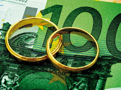 Cassazione: revocato e non solo ridotto l'assegno di divorzio quando lei vive con un altro