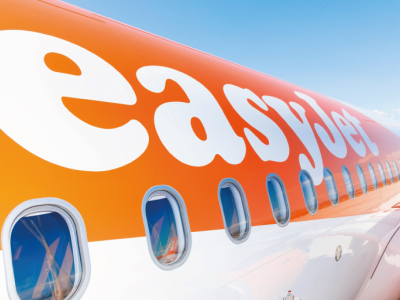 Volo EasyJet da Londra ad Alicante, uomo tenta di aprire portellone dell'aereo in volo