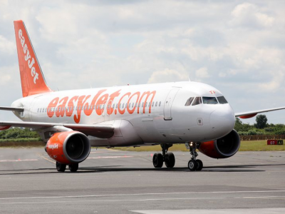 Passeggero ubriaco semina il panico su un aereo per Mahon. Arrestato dopo l'atterraggio. 