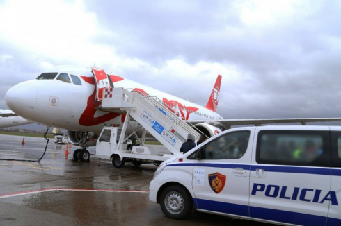 Frode finanziaria: condannato a Milano, ricercato in tutta Europa, arrestato a Valona. 