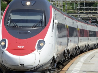 Fumo in cabina, treno evacuato. Un Eurocity diretto a Milano fermato a Claro 