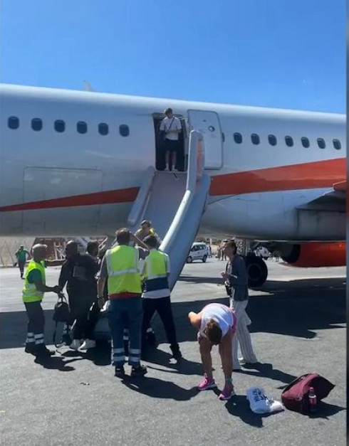 Volo Heraklion – Londra, aereo EasyJet evacuato dopo l'esplosione della sigaretta elettronica di un - Il video