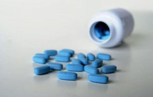 Finisce in ospedale con un'erezione permanente dopo avere assunto falso Viagra