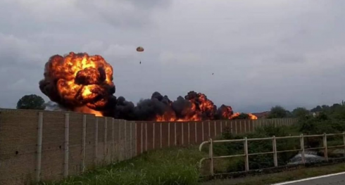 Disastro aereo all’aeroporto di Torino Caselle: incidente al decollo per un MB339 delle Frecce Tricolori – Il video