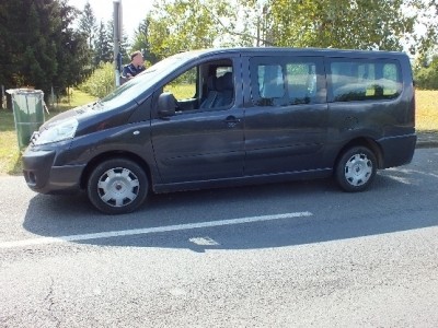 furgone sequestrato dalla polizia per il trasporto di rifugiati