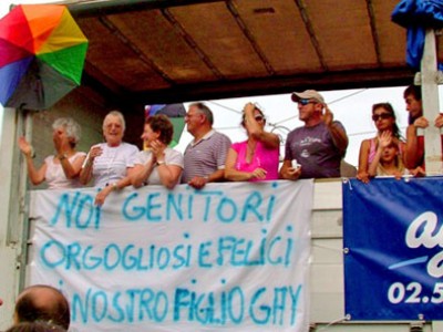 genitori orgogliosi di avere figli gay