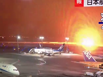 Fotogramma dopo fotogramma, il momento in cui l'aereo prende fuoco all'aeroporto di Tokyo