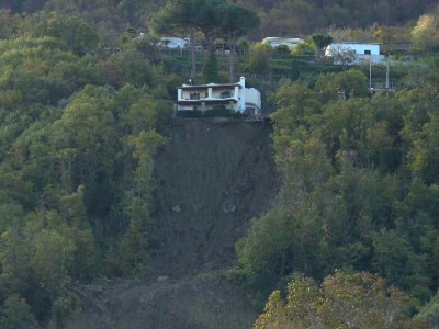 La Cassazione: va abbattuto l’immobile abusivo a Ischia nonostante il condono del decreto Genova