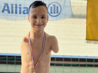 Senza braccia, Ismail Zulfic diventa campione di nuoto e conquista il cuore del mondo