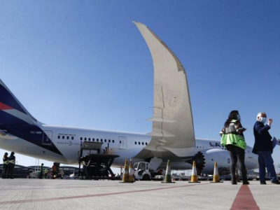 Pilota muore durante il volo LATAM tra Miami e Santiago, aereo devia a Panama City