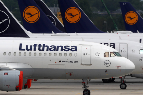 Panico a bordo: volo Lufthansa scarica il carburante prima degli atterraggi di emergenza effettuati per ben due volte