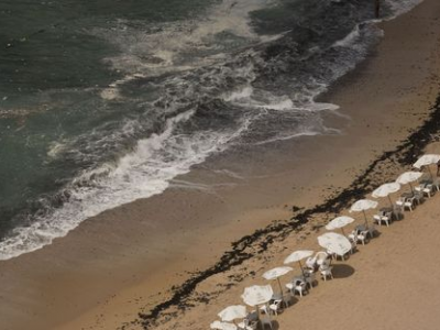 Si gettano nel mare per salvare un bambino: muoiono annegate 11 persone in Egitto. 