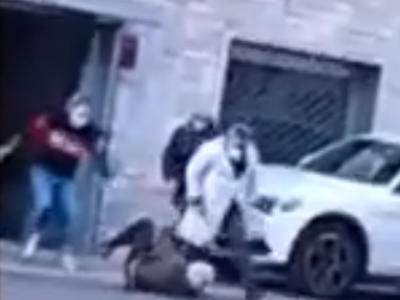 Un medico di base aggredisce un anziano - VIDEO