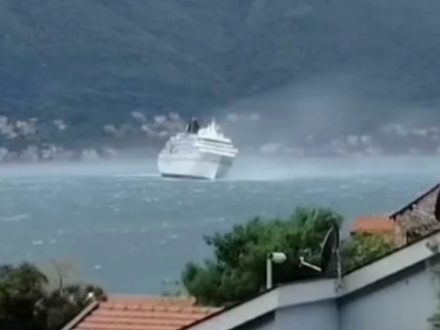 Un video di una mareggiata choc dall'Adriatico: vento forte e mare mosso inclinano la nave da crociera!