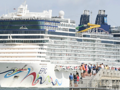 Viaggiare sicuri. Un uomo cade in mare dalla nave da crociera Norwegian Epic