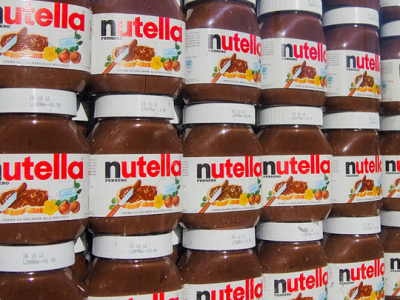 "Aumentateci lo stipendio": Francia, operai in rivolta nella fabbrica della Nutella