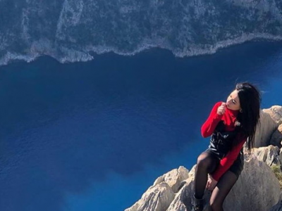 Selfie da "brivido" per celebrare la fine del lockdown con una foto sulla scogliera: donna cade e muore. 