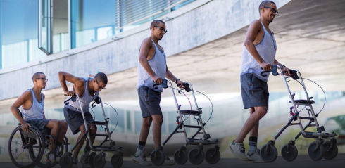 Alzati e cammina: tre persone paraplegiche riescono a camminare grazie ad un impianto rivoluzionario realizzato in Svizzera