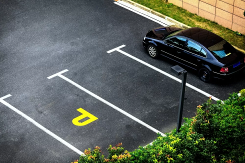 Parcheggio selvaggio in condominio? Condannato alla reclusione e al risarcimento del danno chi parcheggia sempre nel posto degli altri condomini