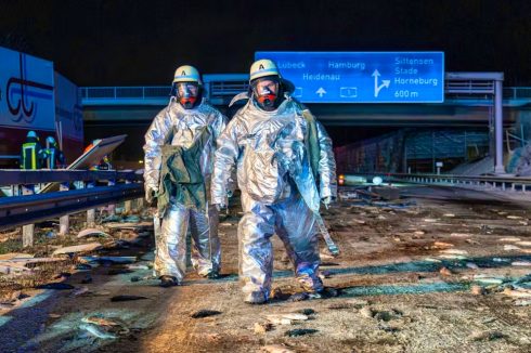 Germania, migliaia di pesci trasportati in vasca vivi muoiono in un incidente stradale in autostrada