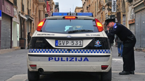 Malta, turista italiana precipita dal quarto piano di un hotel: è grave