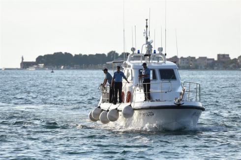 Peschereccio italiano sequestrato in acque croate: inseguimento notturno a Palagruza. 