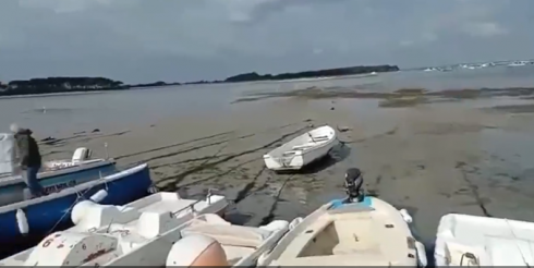 Salento. Uno scenario insolito sulla costa, la sabbia è pettinata dal mare: l'effetto bassa marea sulla spiaggia. Il video a Porto Cesareo. 