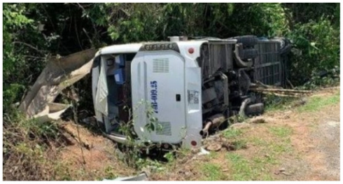 Autobus diretto in un sito per la quarantena Covid si ribalta, uccidendo 27 persone in Cina