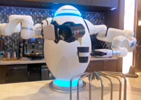 Brooklyn, apre il primo bar gestito da un robot