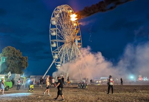 Lipsia, video shock mostra un incendio di due carrozze della ruota panoramica: 65 feriti