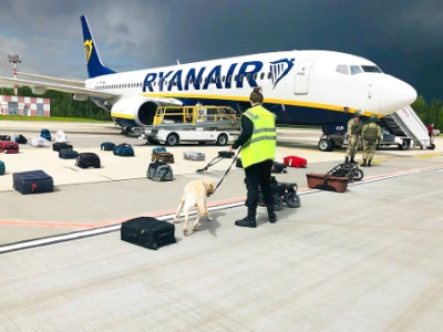 Allarme bomba su un volo Ryanair. Due caccia F-16 lo raggiungono alla velocità del suono