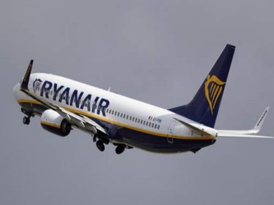 aereo ryanair in decollo