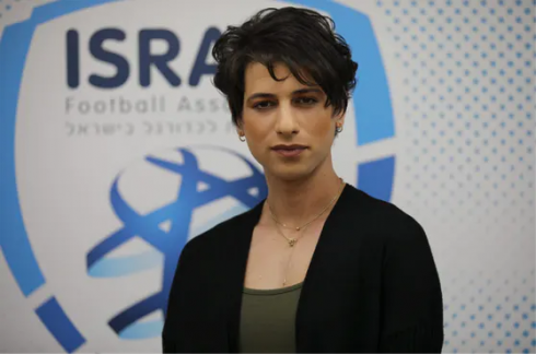 Israele ha il suo primo arbitro transgender donna. 