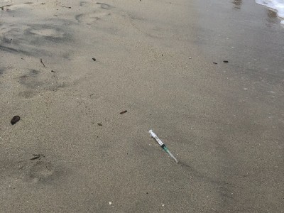 Boom siringhe in spiaggia ed emergenza eroina. Fioccano le segnalazioni. 