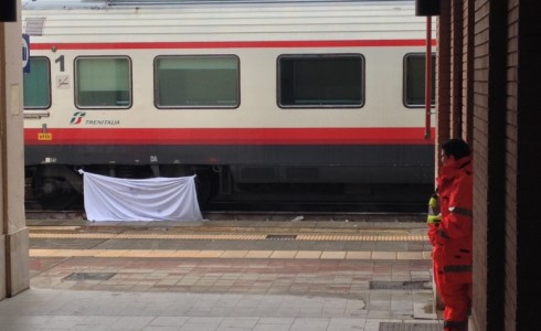 stazione lecce suicidio