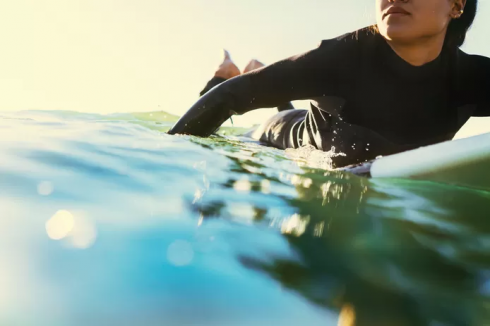 Shark attack: Australia, surfer girl gravemente ferita nell'attacco di uno squalo