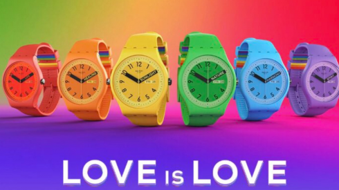 Attenzione ai nostri connazionali che si recano in Malesia: “Tre anni di carcere per chi indossa lo Swatch arcobaleno”