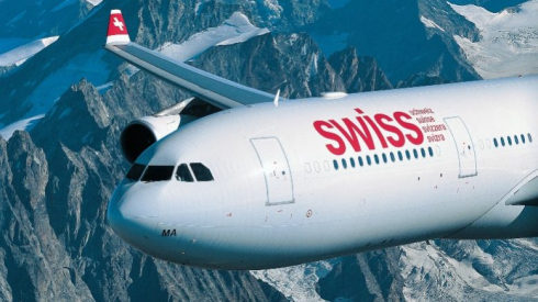 Paura su aereo Swiss diretto a Shanghai: fumo in cabina, atterraggio d'emergenza a Monaco