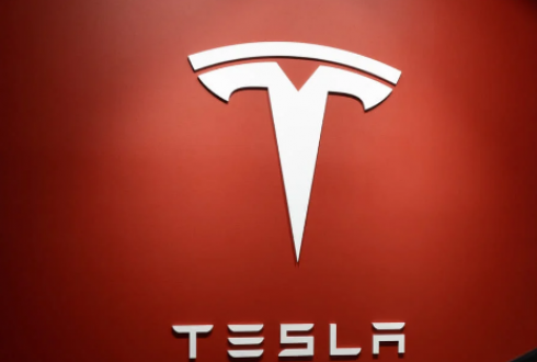 Tesla richiama negli USA 700.000 veicoli per il malfunzionamento della spia TPMS