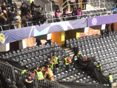 Tifoso juventino cade dalla tribuna mentre esulta per il 2-2 (annullato). La sua vita non è in pericolo. 