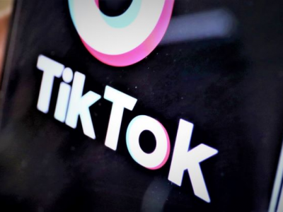 Tic fisici per molti teenager, a rischio la salute degli adolescenti con TikTok?