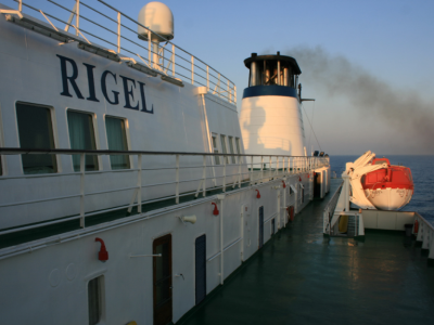 Odissea nel Canale d'Otranto. Bloccati sul traghetto Bari-Durazzo, problema ai motori: fermo in mare aperto per tre ore