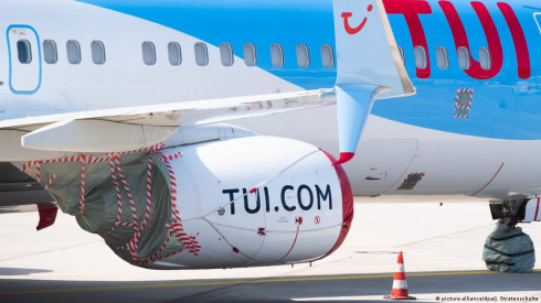 L'aereo della TUI effettua un atterraggio di emergenza in Romania dopo il bird strike.