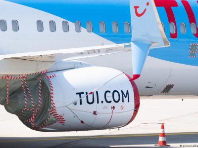 L'aereo della TUI effettua un atterraggio di emergenza in Romania dopo il bird strike.