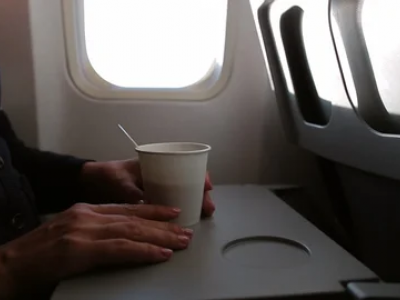 Passeggero multato per aver urinato in una tazza nell’attesa dello sbarco del volo Air New Zealand da Auckland a Sydney